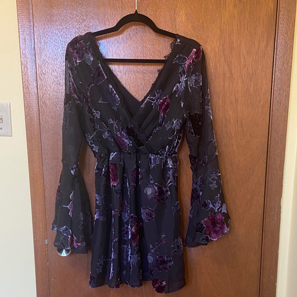 Women’s Black Floral Velvet-Accent Wrap Dress